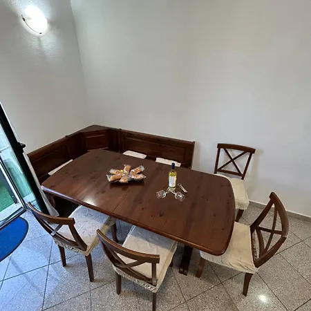 Adelina House Nyaraló *